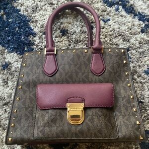 Micheal kors shoulder/small Tote bag like new